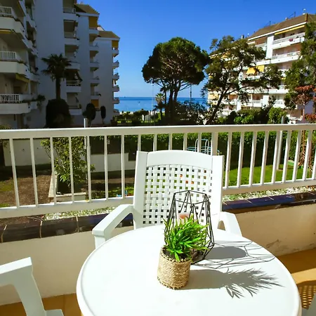 Al50 Playa Fenals 公寓 *